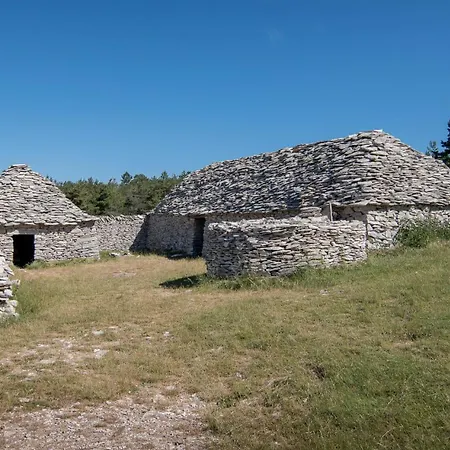 Dans Maison De Caractere Avec Piscine